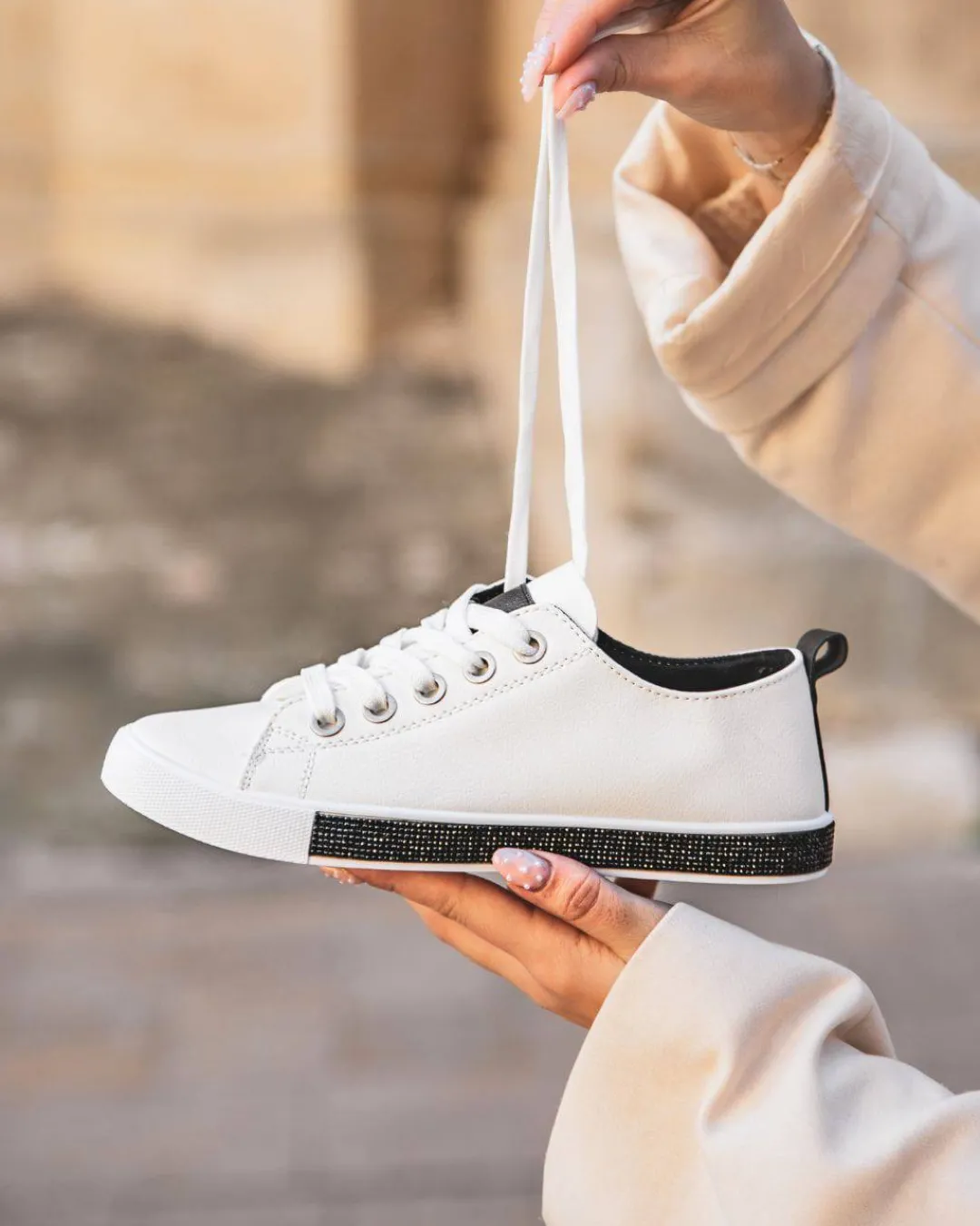 Discount Casual Mode Basket femme blanche en toile à lacets - Macy Noir