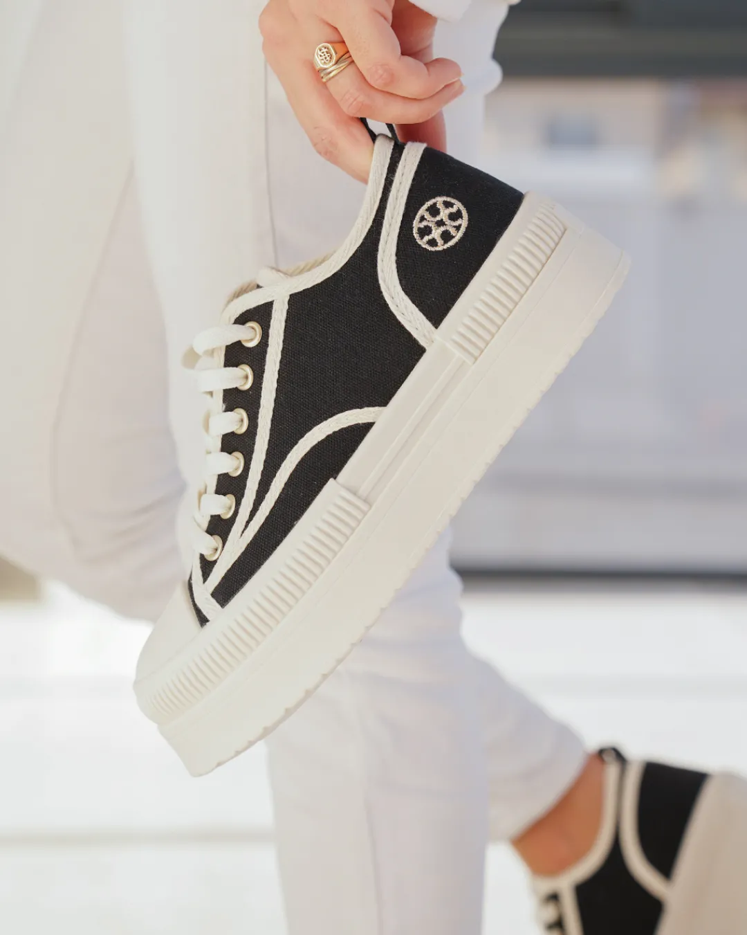 Hot Casual Mode Basket femme compensée e à lacets - Odette Noir