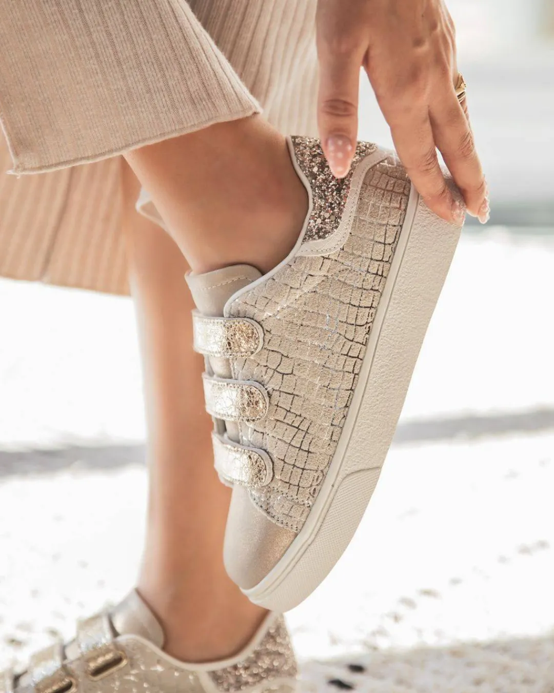 Sale Casual Mode Basket femme dée et blanche à scratch - Cassidy Or