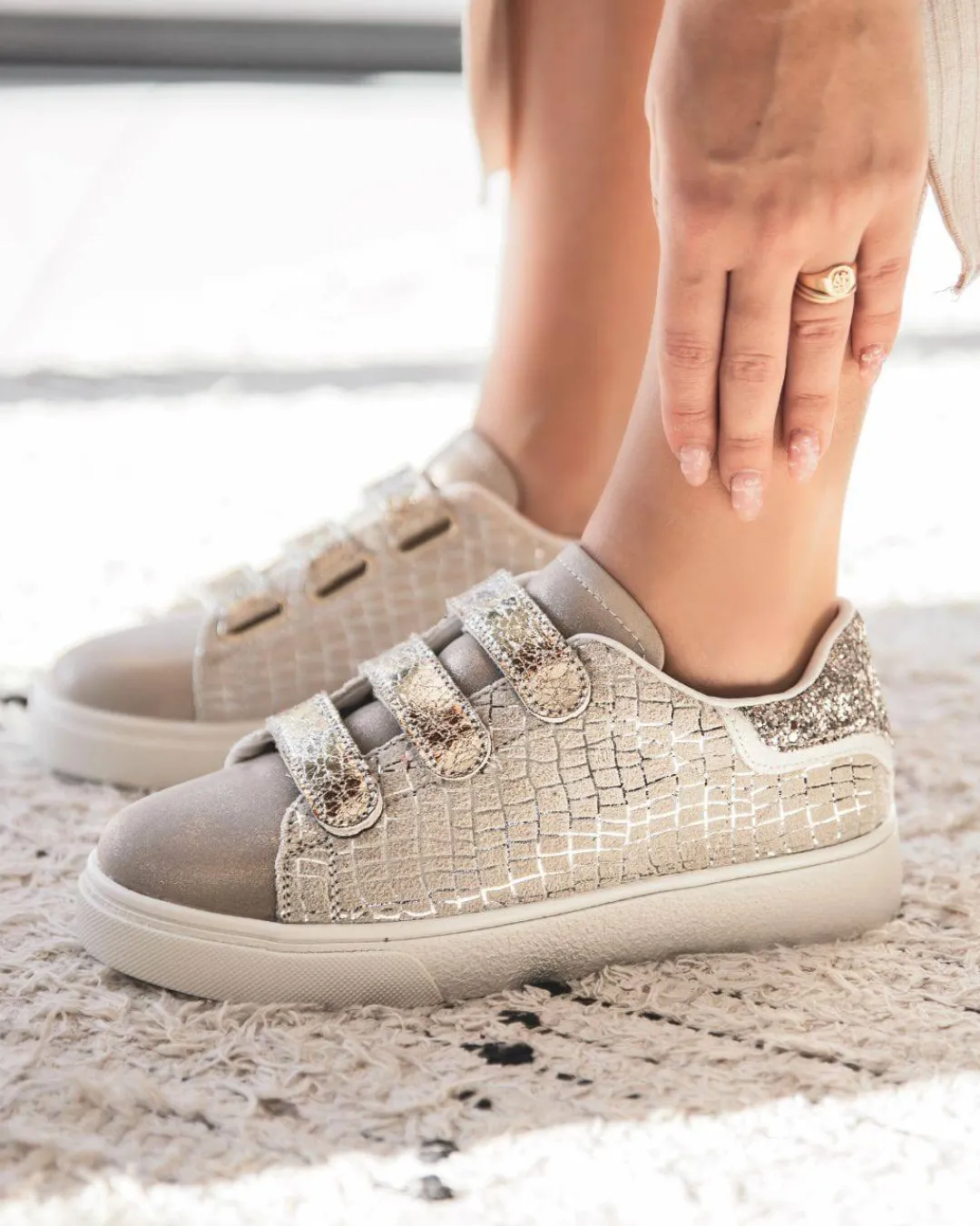 Sale Casual Mode Basket femme dée et blanche à scratch - Cassidy Or