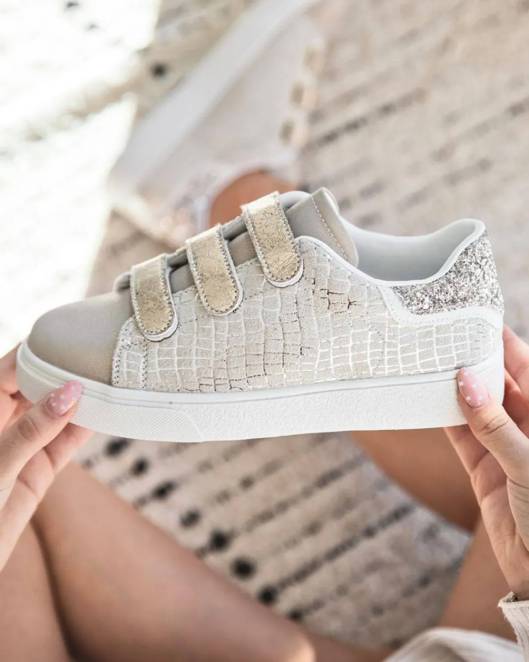 Sale Casual Mode Basket femme dée et blanche à scratch - Cassidy Or