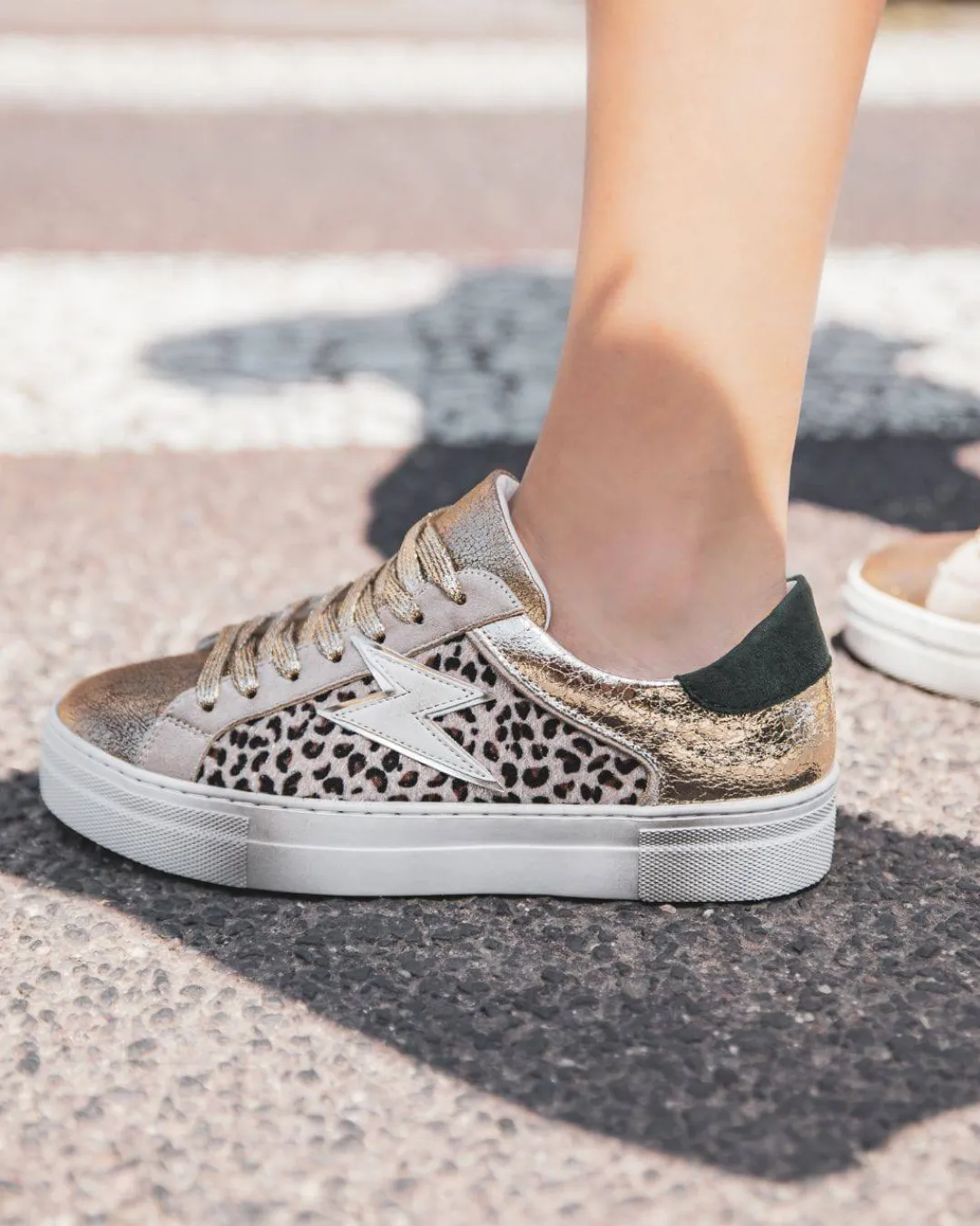Fashion Casual Mode Basket femme léopard et dorée à lacets - Chrysta Leopard