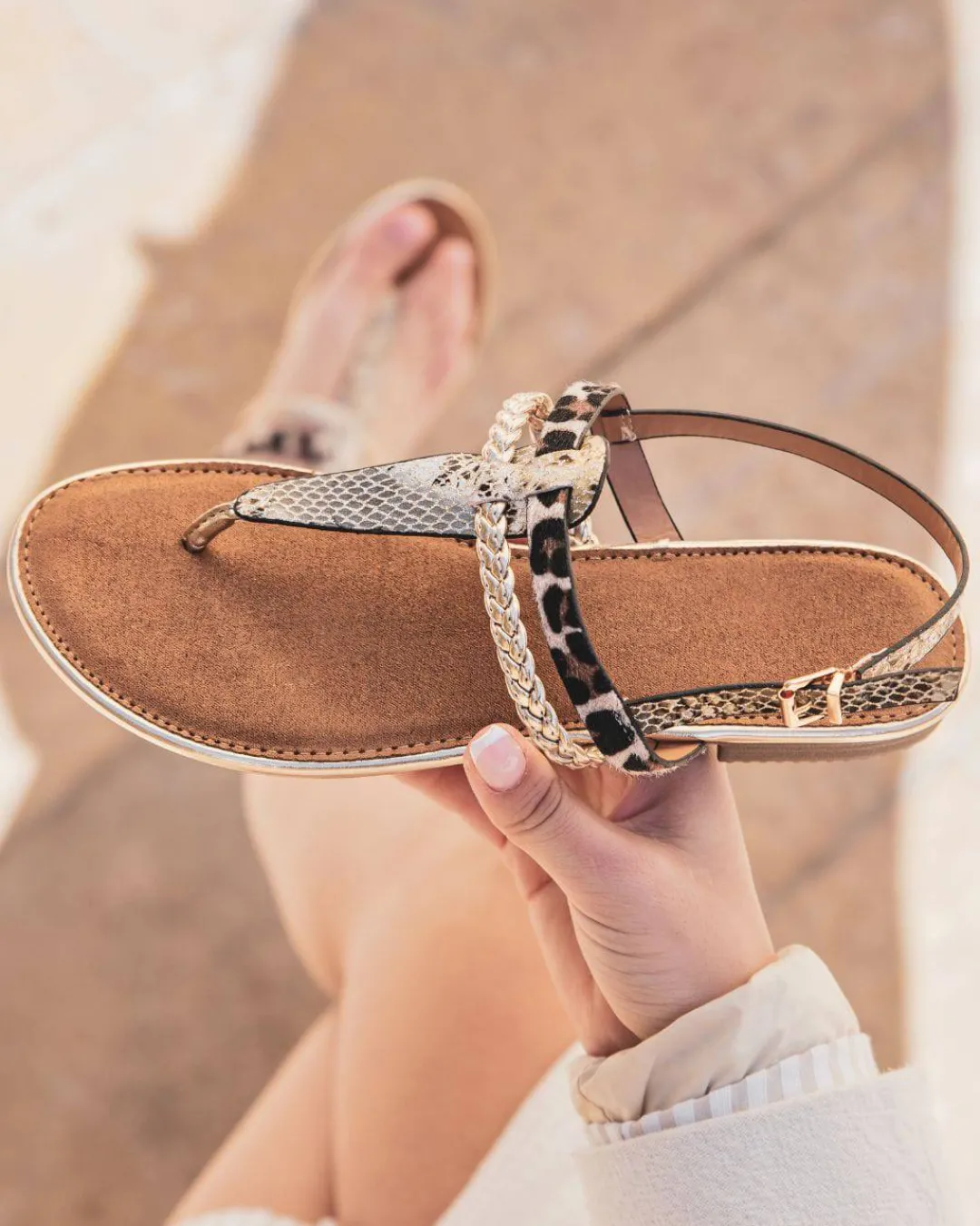 Best Casual Mode Sandale femme plate confort et doré - Lou Beige